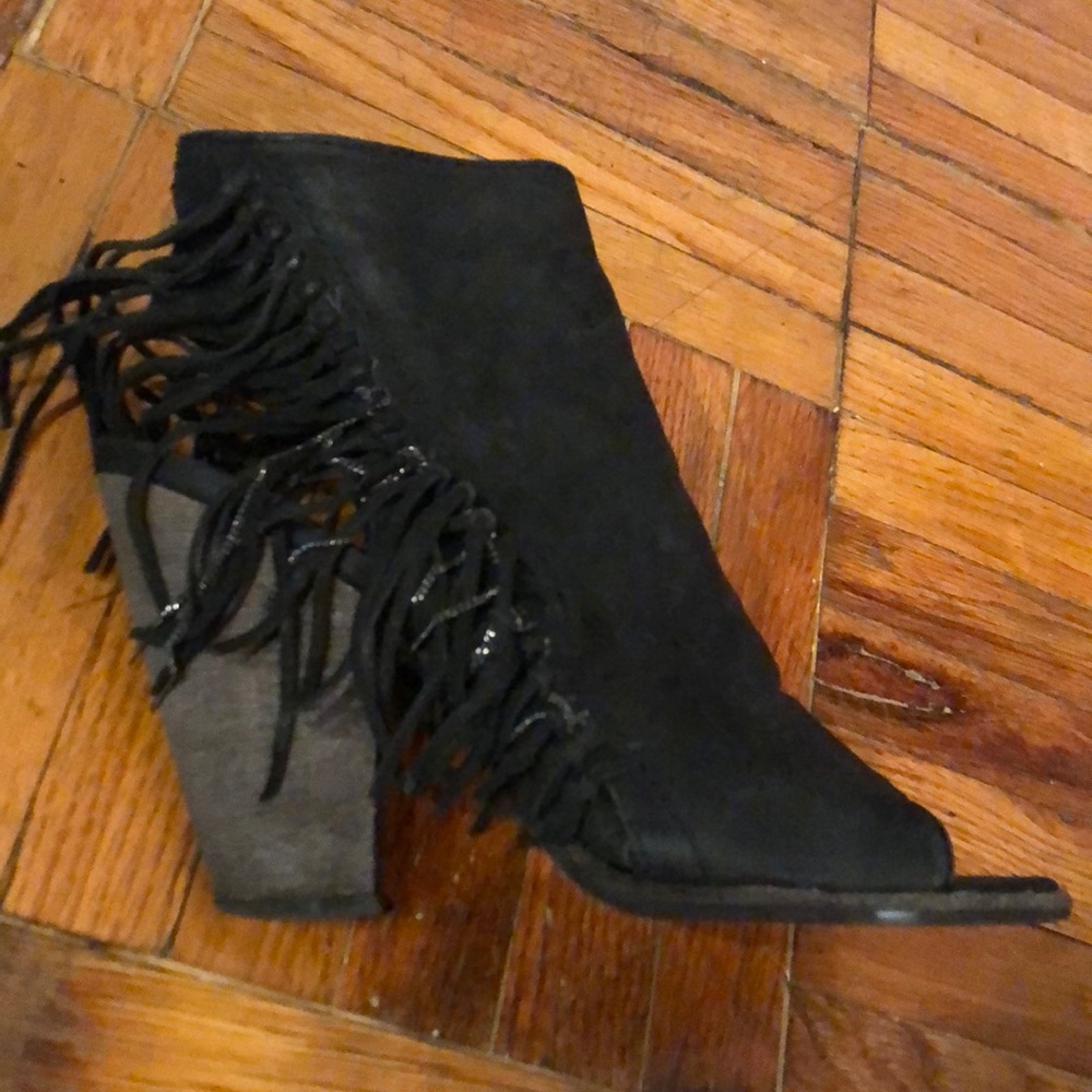 DOLCE VITA LEATHER FRINGE SANDAL BOOTIES